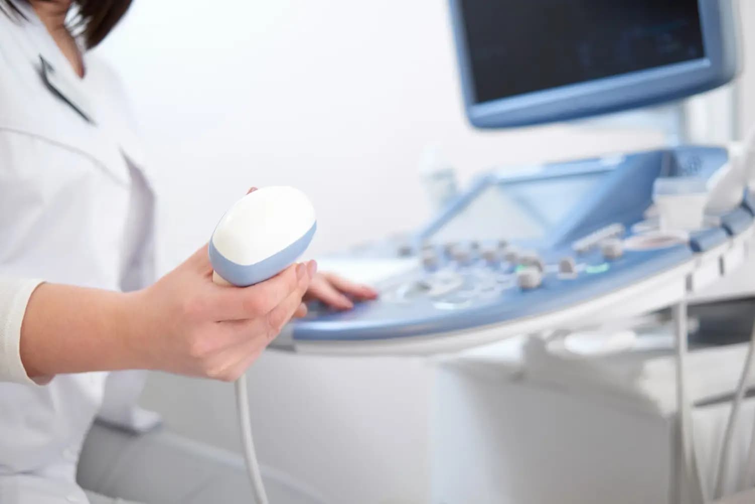 Breast ultrasound examination - What can it reveal and when is it appropriate?